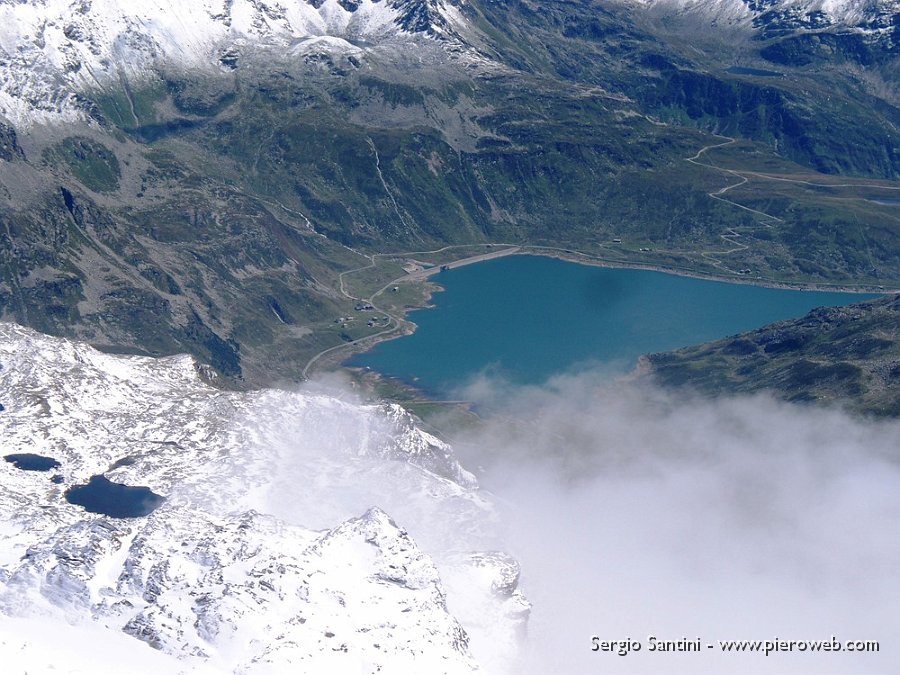 11 Lago di monte Spluga dalla vetta.JPG